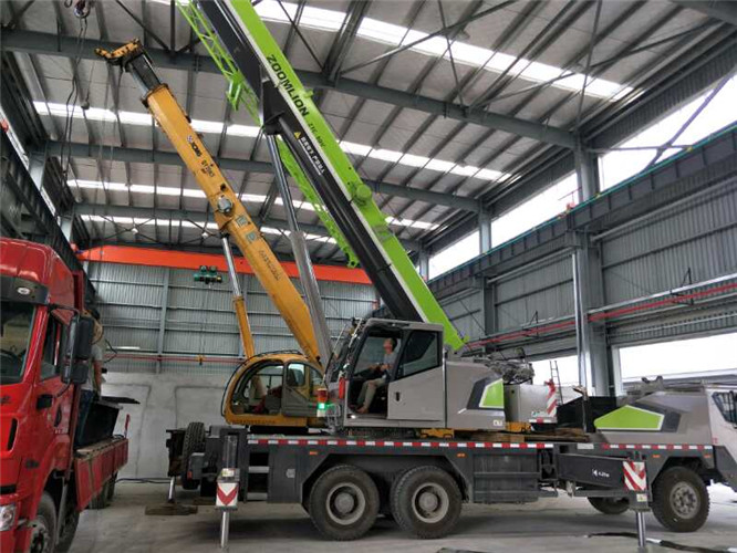 昭觉县高空车出租需要注意哪些安全事项？