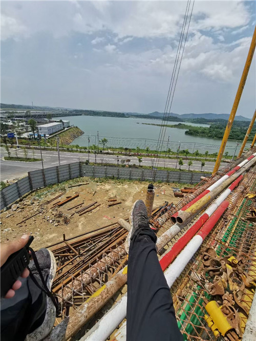 昭觉县作业中发生设备损坏或人员意外，责任怎么划分？